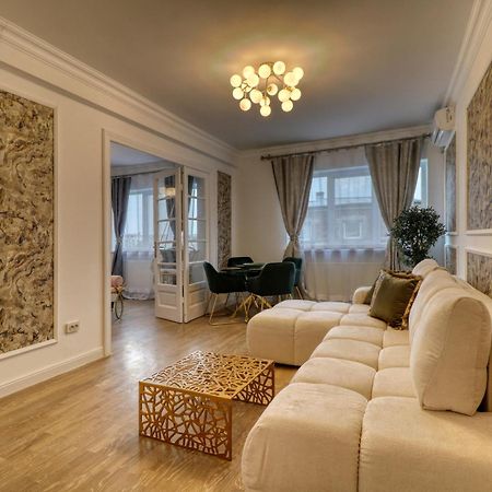 Neo-Classic Design Near Downtown Bucarest Esterno foto