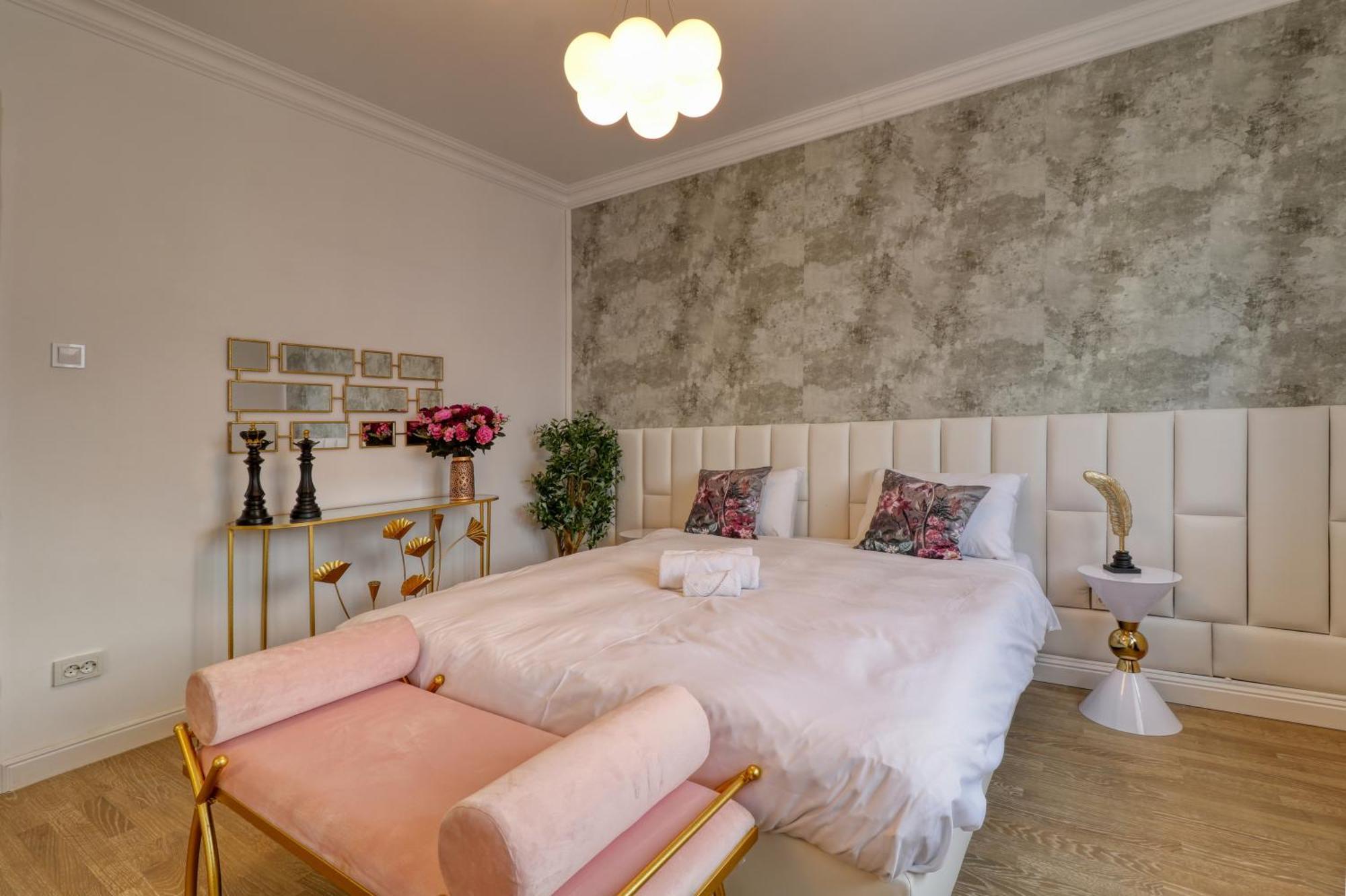 Neo-Classic Design Near Downtown Bucarest Esterno foto
