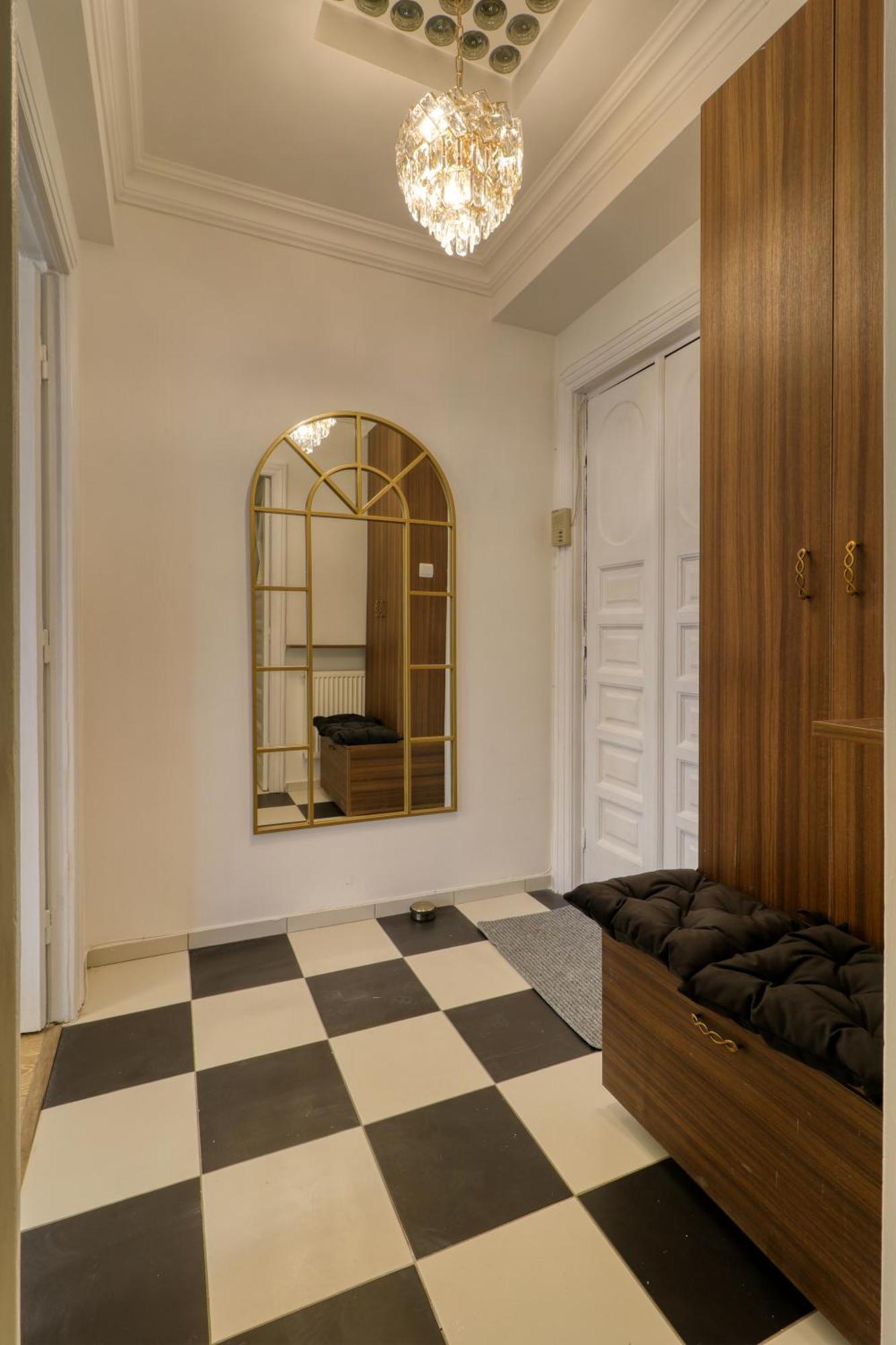 Neo-Classic Design Near Downtown Bucarest Esterno foto