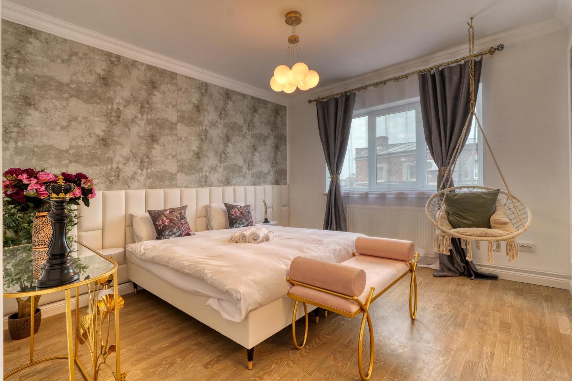 Neo-Classic Design Near Downtown Bucarest Esterno foto