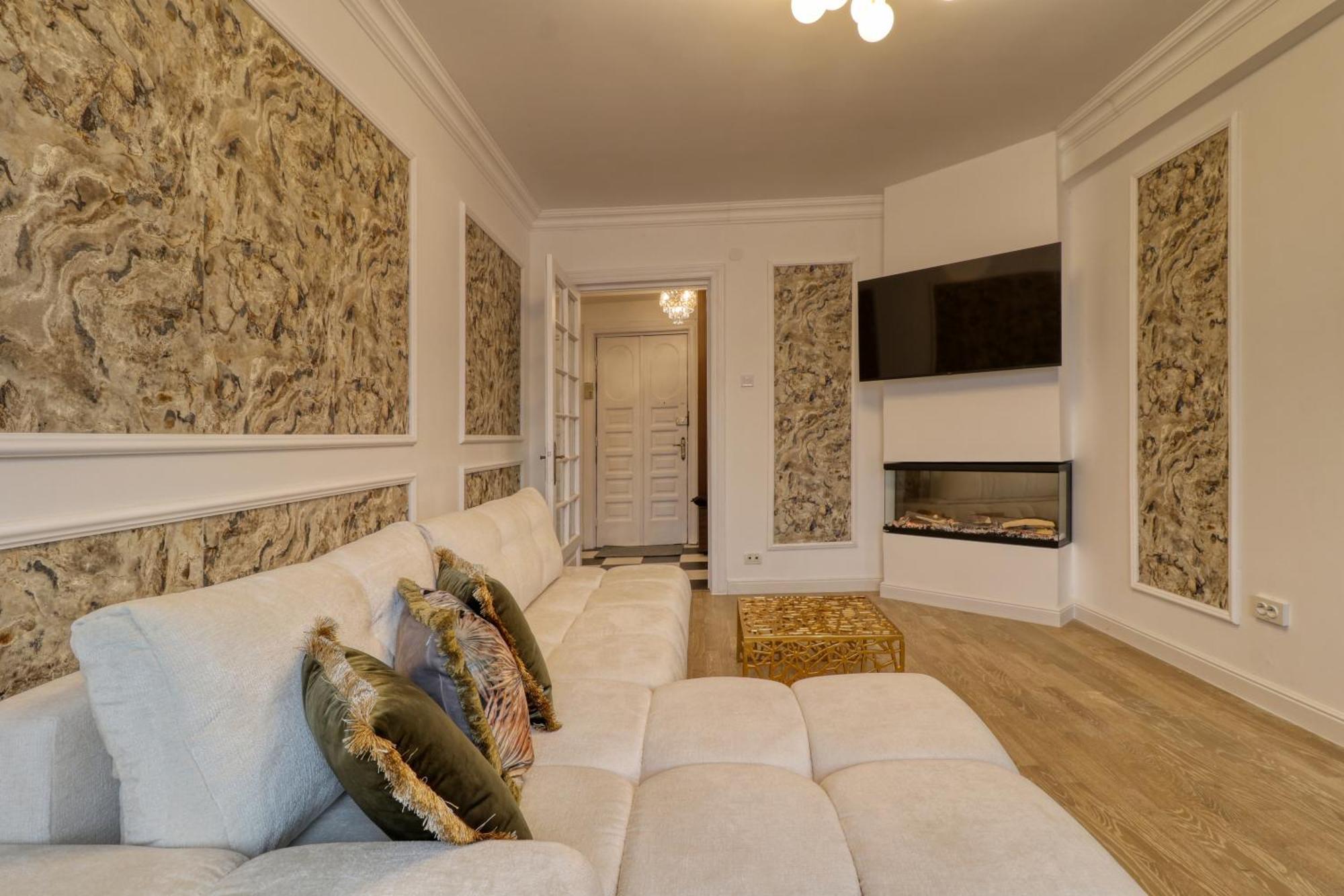 Neo-Classic Design Near Downtown Bucarest Esterno foto