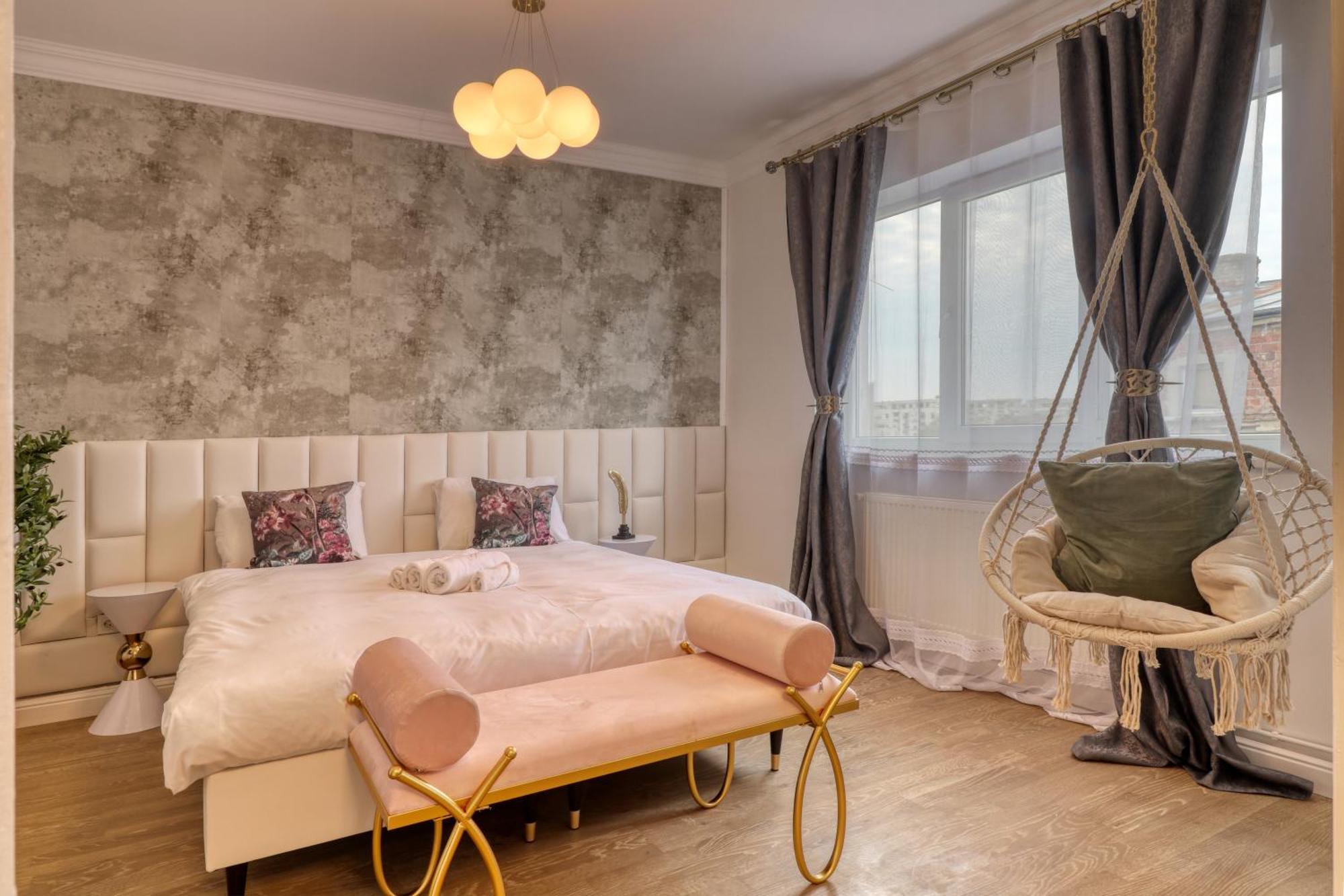 Neo-Classic Design Near Downtown Bucarest Esterno foto